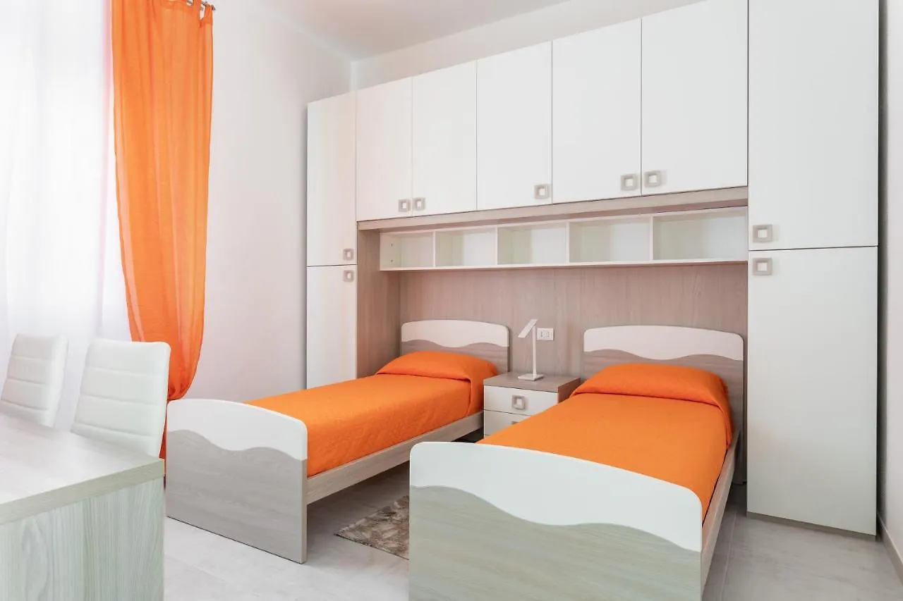 Dom wakacyjny Casa L'Angolo Fiorito Càbras Włochy